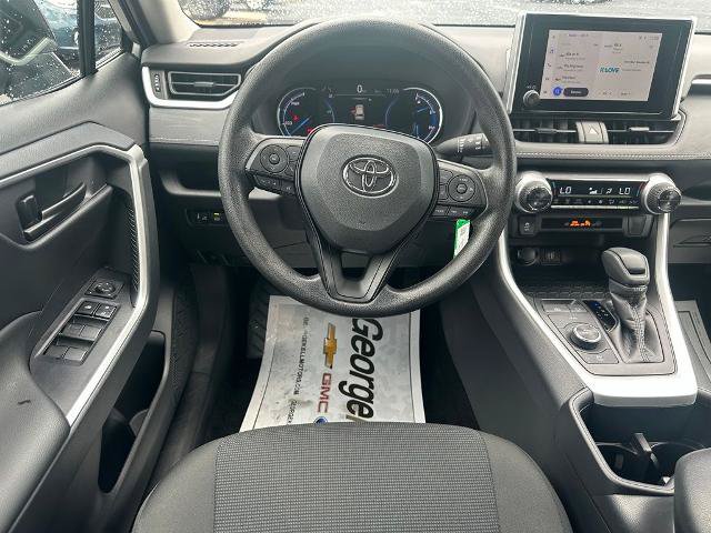 Used 2025 Toyota RAV4 LE AWD/4WD image 6
