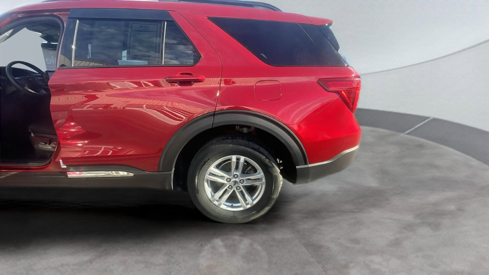 Certified 2023 Ford Explorer XLT w/ Class IV Trailer Tow Package image 23