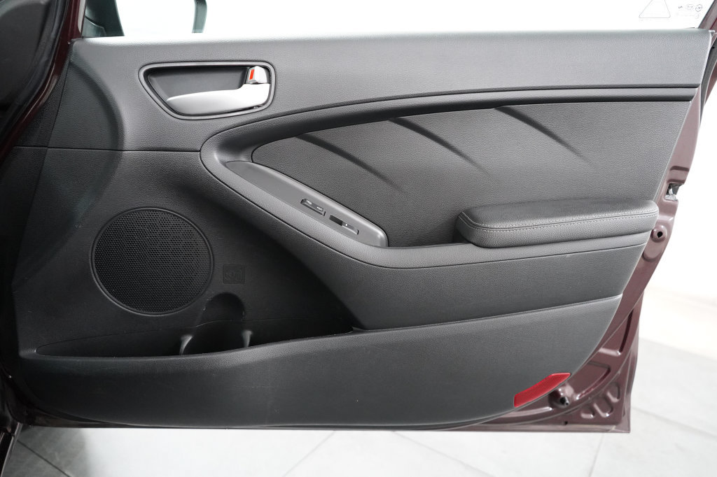 Used 2017 Kia Forte LX FWD image 31