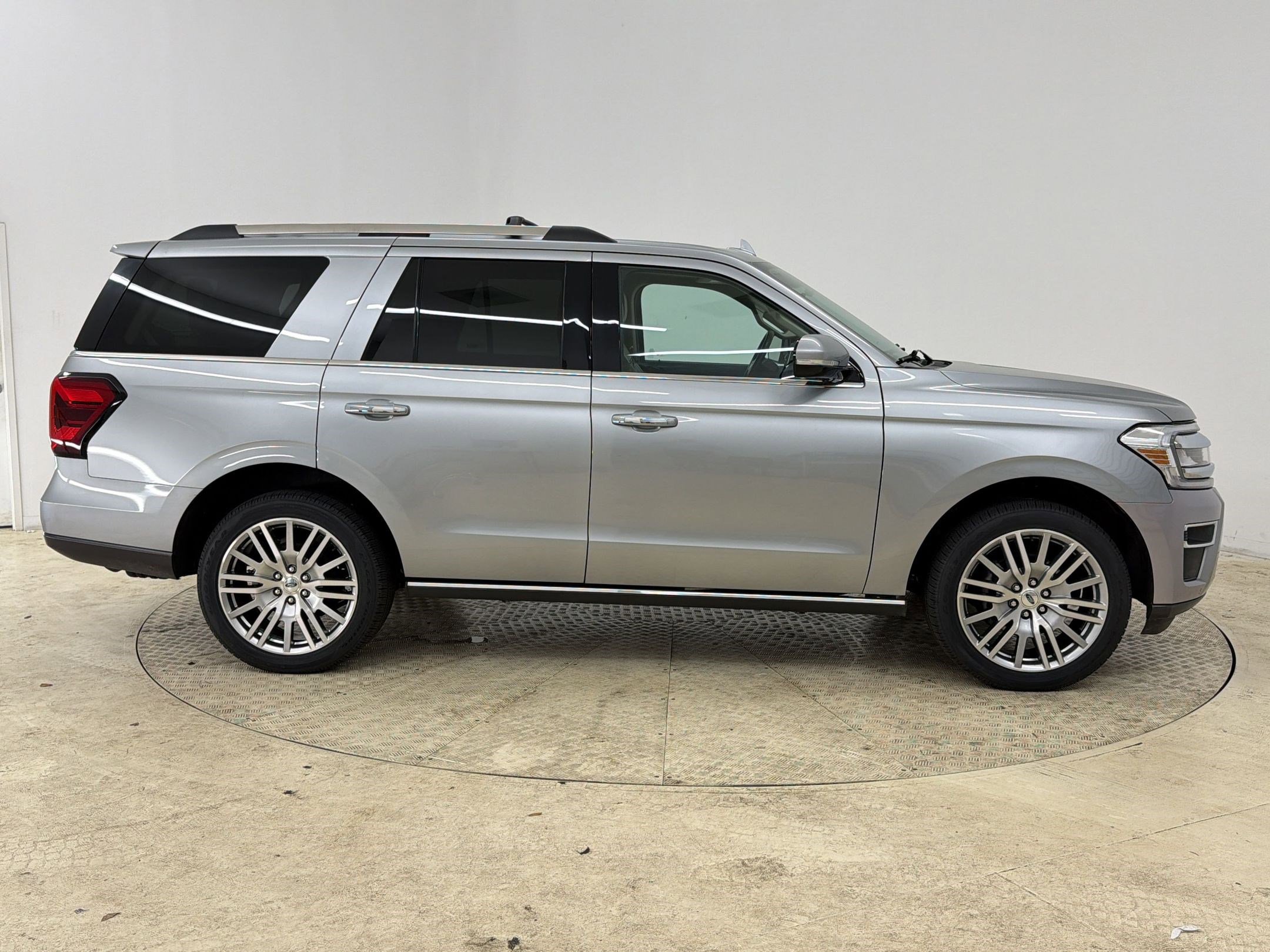 Certified 2024 Ford Expedition Limited image 8