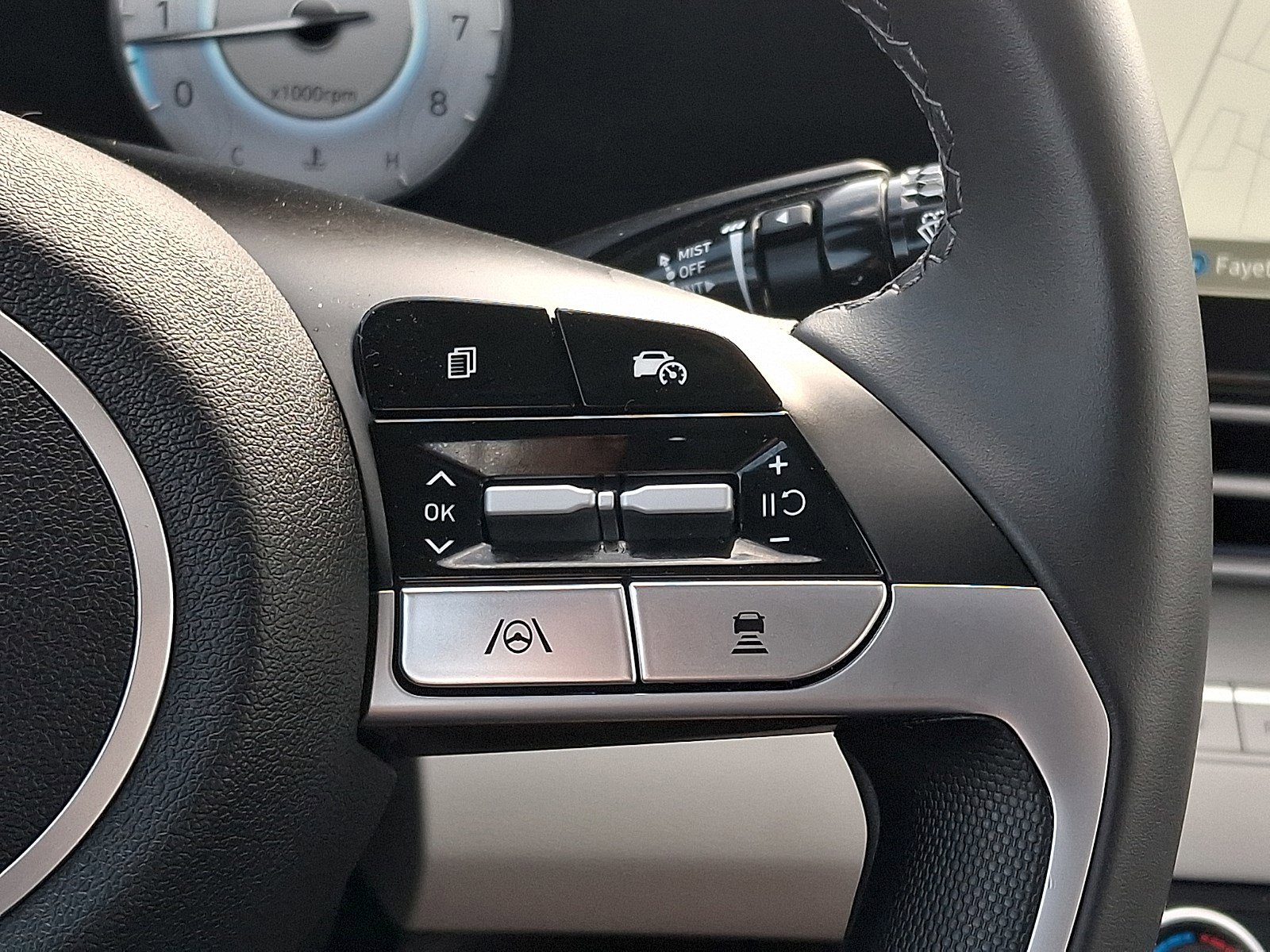 Used 2025 Hyundai Elantra Limited FWD image 21