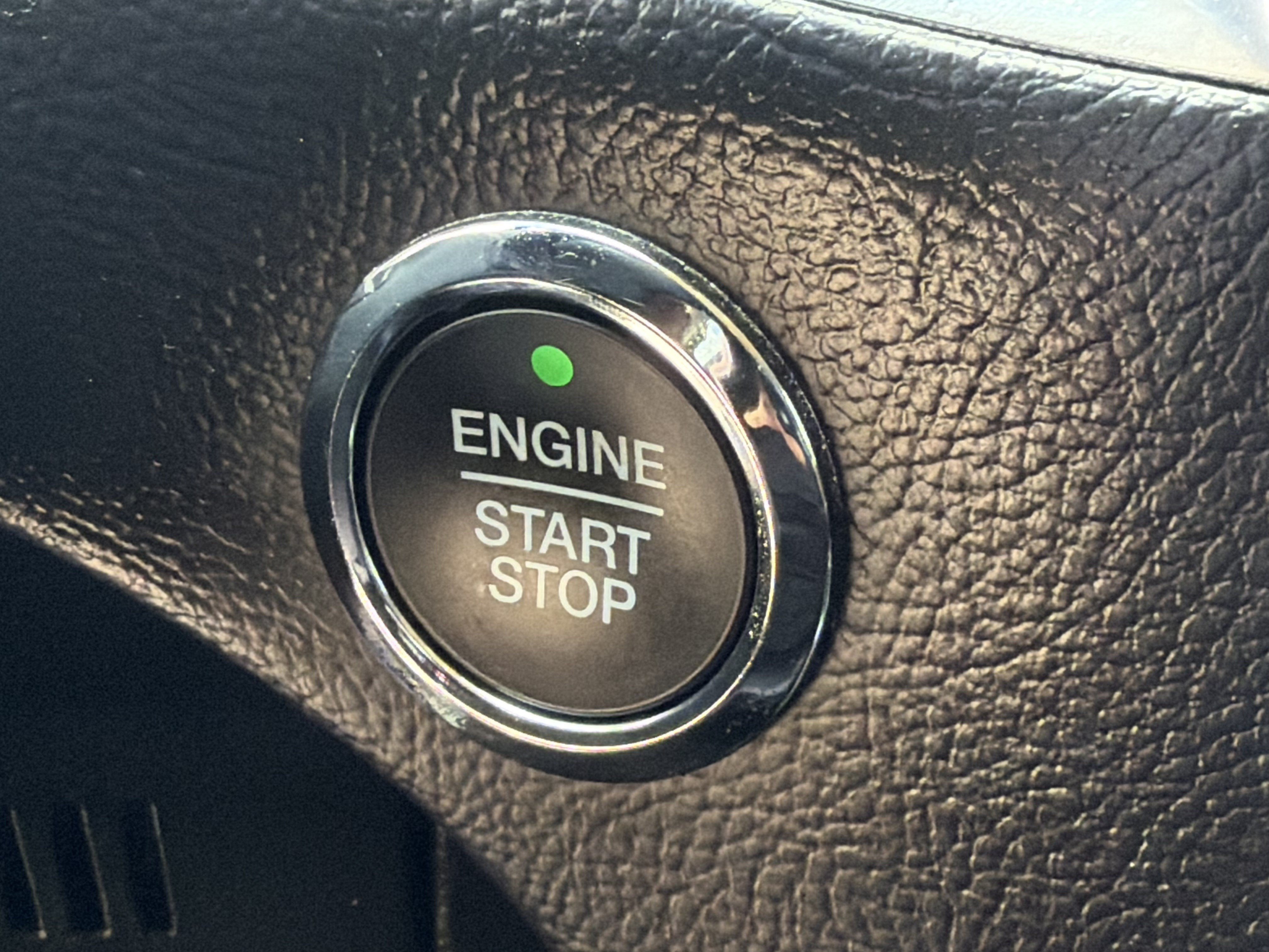 Certified 2024 Ford Edge Titanium AWD/4WD image 23