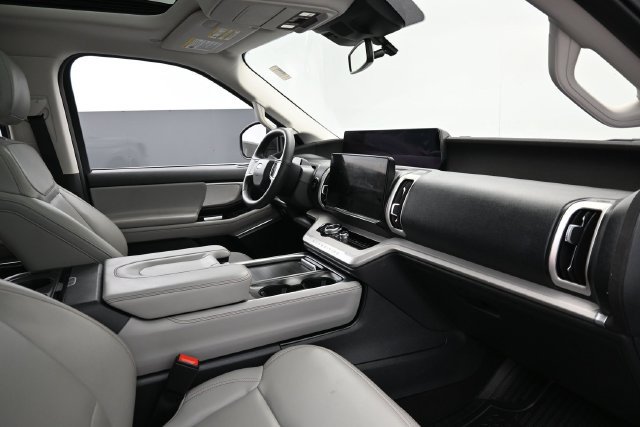 Certified 2025 Ford Expedition Active AWD/4WD image 34