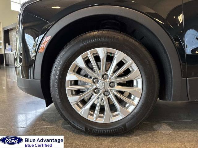 Used 2024 Cadillac XT4 Luxury w/ Cold Weather Package FWD image 7