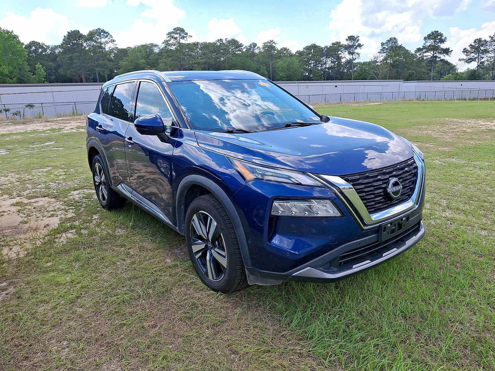Used 2023 Nissan Rogue SL w/ SL Premium Package AWD/4WD image 3