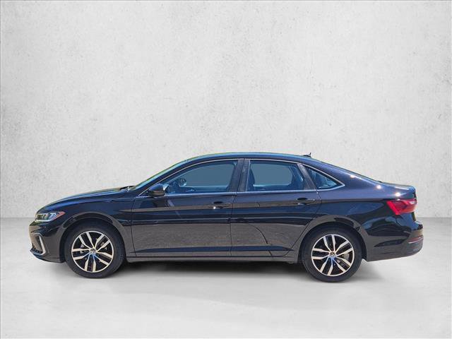 Used 2025 Volkswagen Jetta SE FWD image 6
