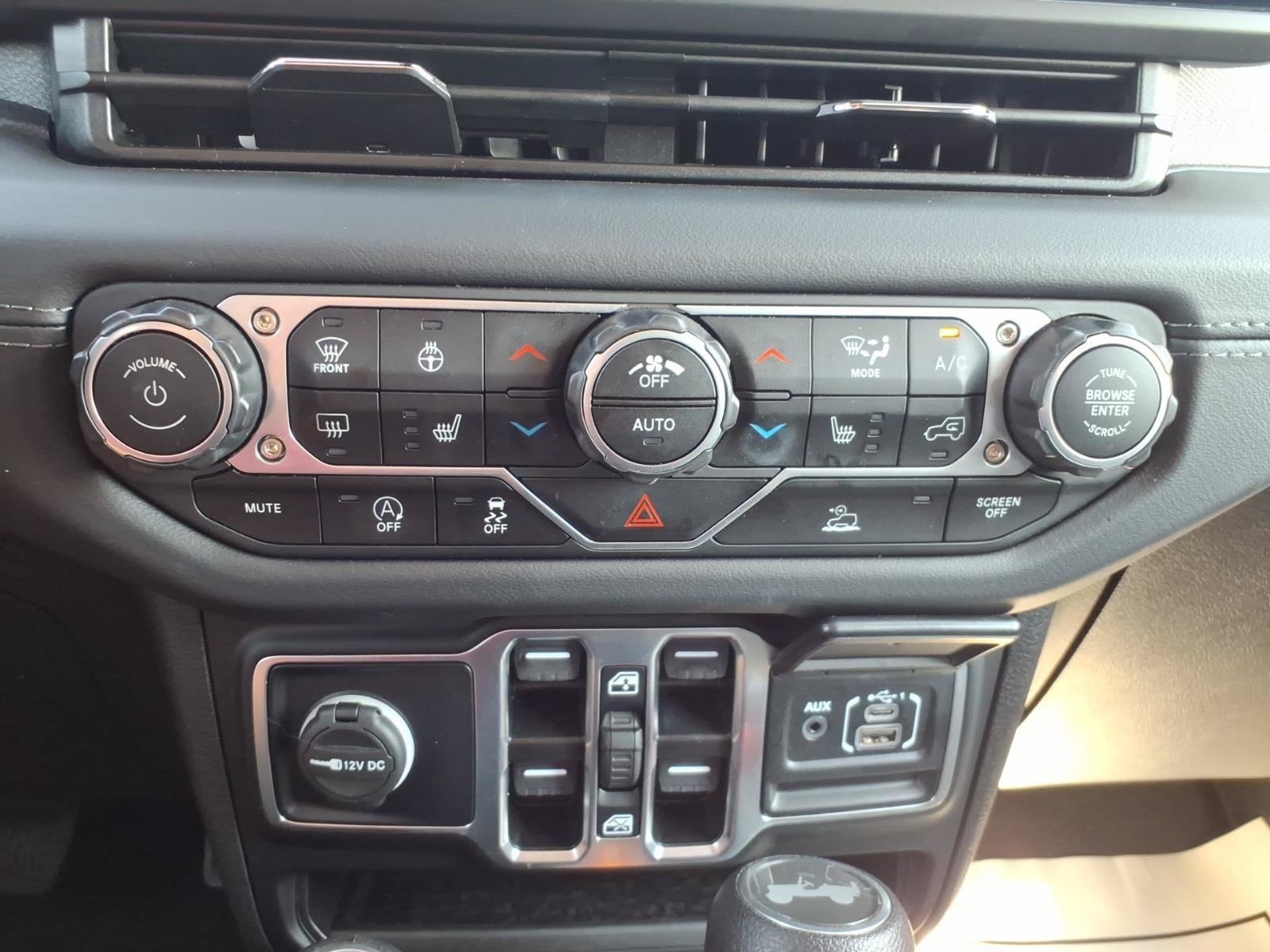 Used 2025 Jeep Wrangler Unlimited Sahara AWD/4WD image 20