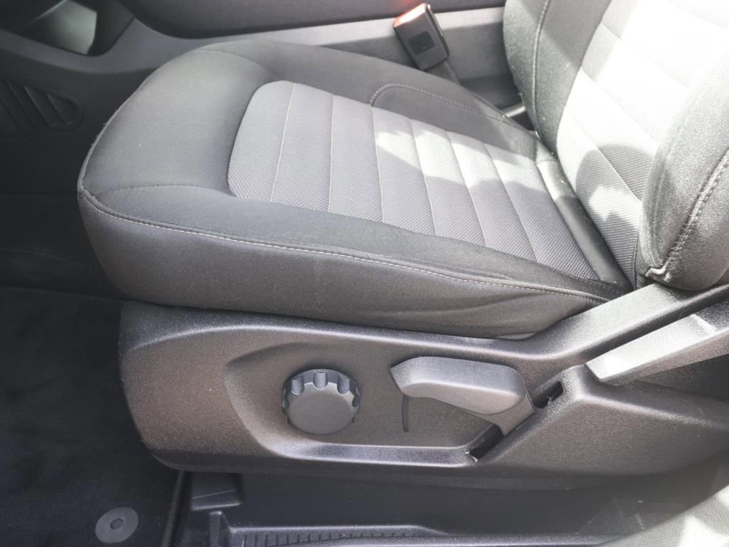 Certified 2023 Ford Edge SE w/ Black Appearance Package image 16