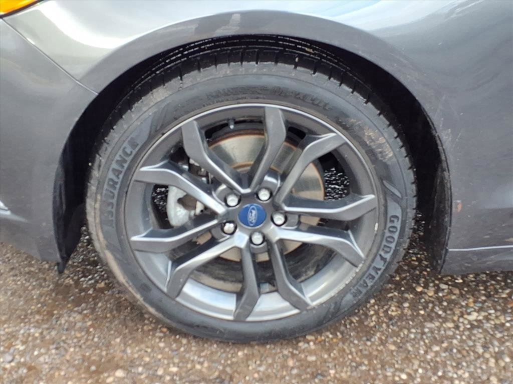 Certified 2018 Ford Fusion SE w/ Equipment Group 201A image 9