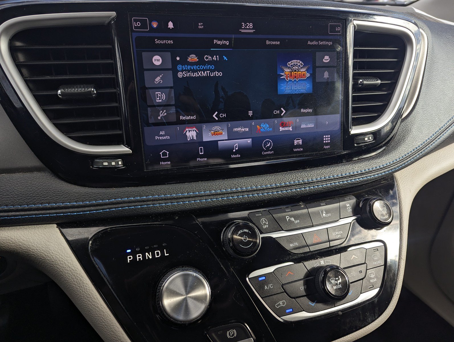 Used 2021 Chrysler Pacifica Touring FWD image 14