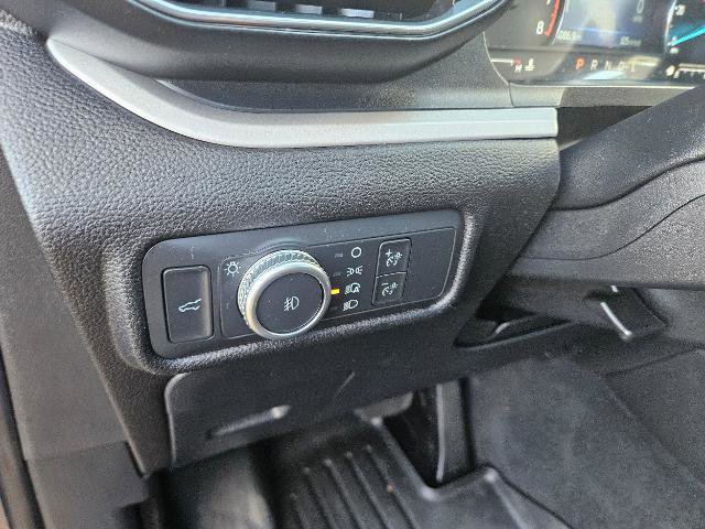 Certified 2022 Ford Explorer XLT w/ Equipment Group 202A image 16