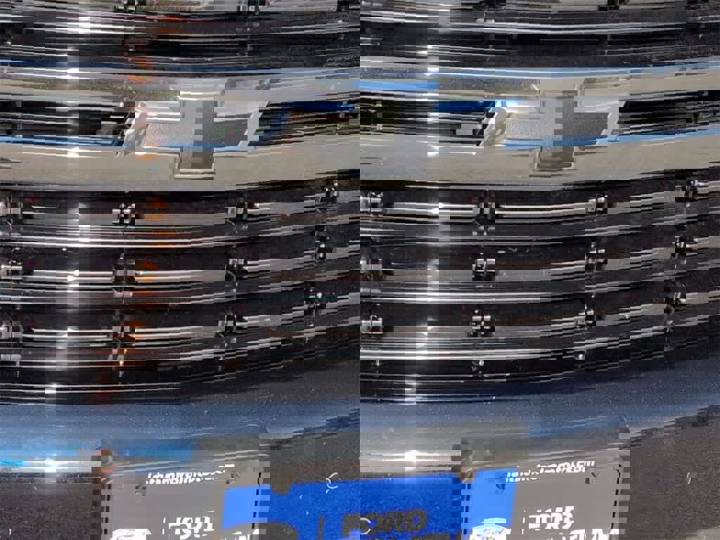 Used 2022 Chevrolet Suburban RST image 12