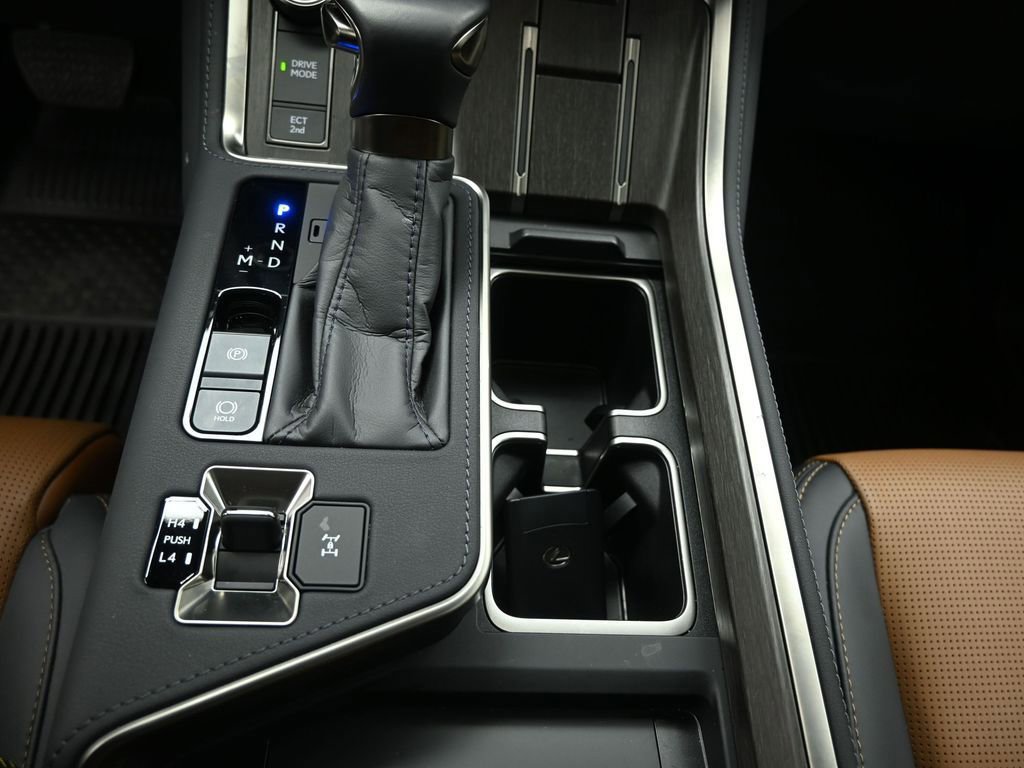 Used 2025 Lexus GX 550 w/ Accessory Package (2T) image 41