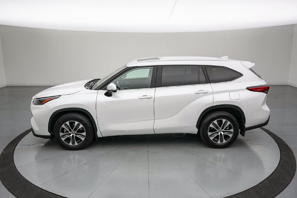 Used 2023 Toyota Highlander XLE AWD/4WD image 7