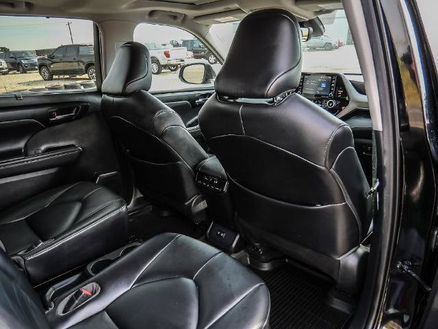 Used 2021 Toyota Highlander XLE AWD/4WD image 23