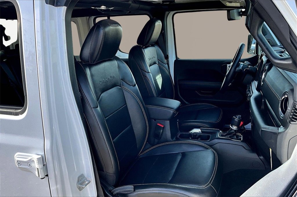 Used 2022 Jeep Wrangler Unlimited Sahara w/ Cold Weather Group image 9