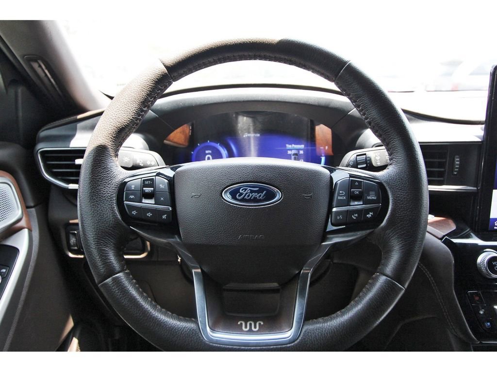 Certified 2023 Ford Explorer King Ranch w/ Technology Package AWD/4WD image 15