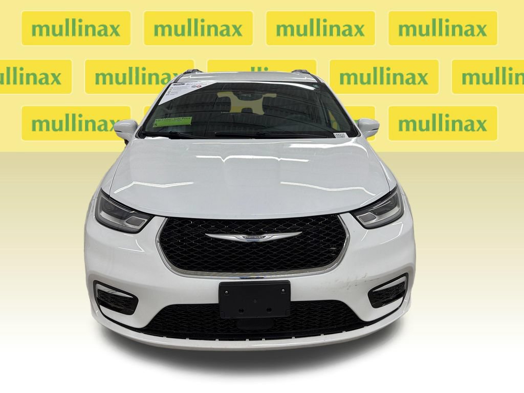 Used 2022 Chrysler Pacifica Touring-L FWD image 15