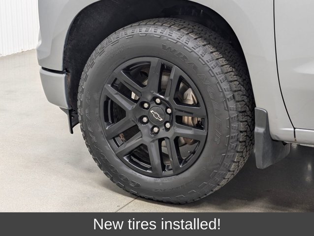 Used 2023 Chevrolet Silverado 1500 RST w/ Rally Edition AWD/4WD image 2