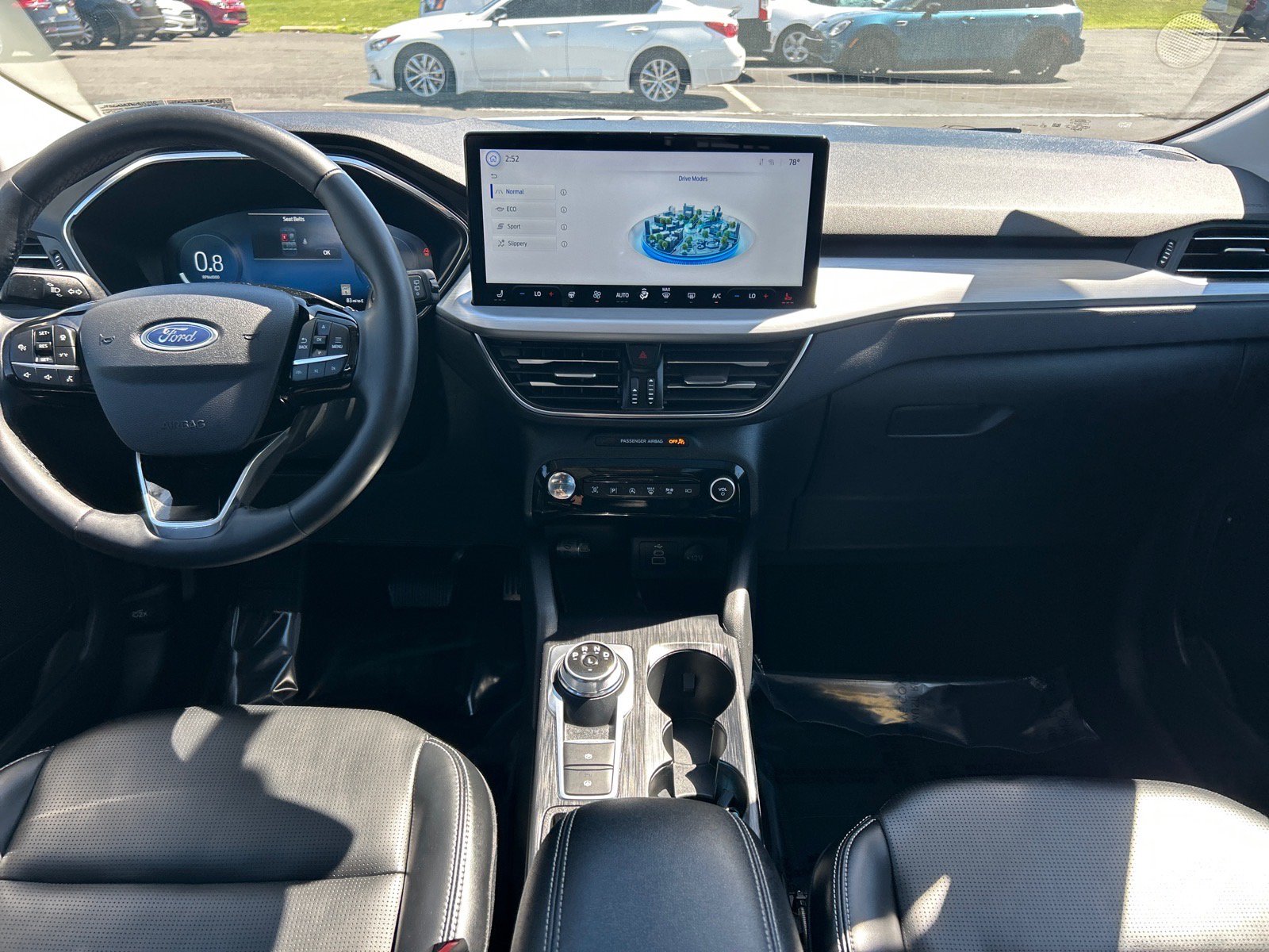 Certified 2024 Ford Escape Platinum w/ Class II Trailer Tow Package AWD/4WD image 3