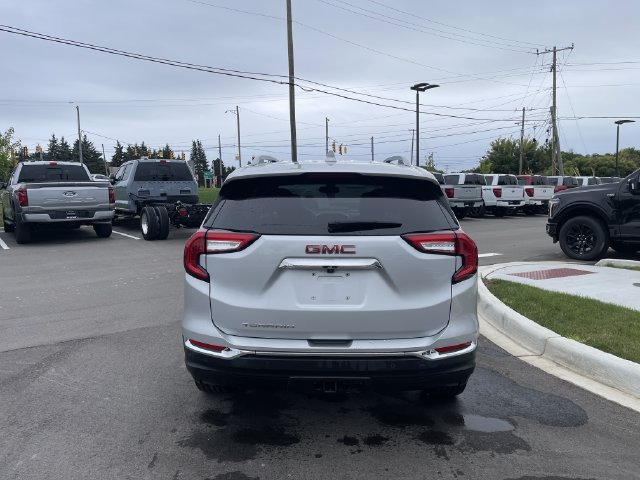 Used 2022 GMC Terrain SLT FWD image 4