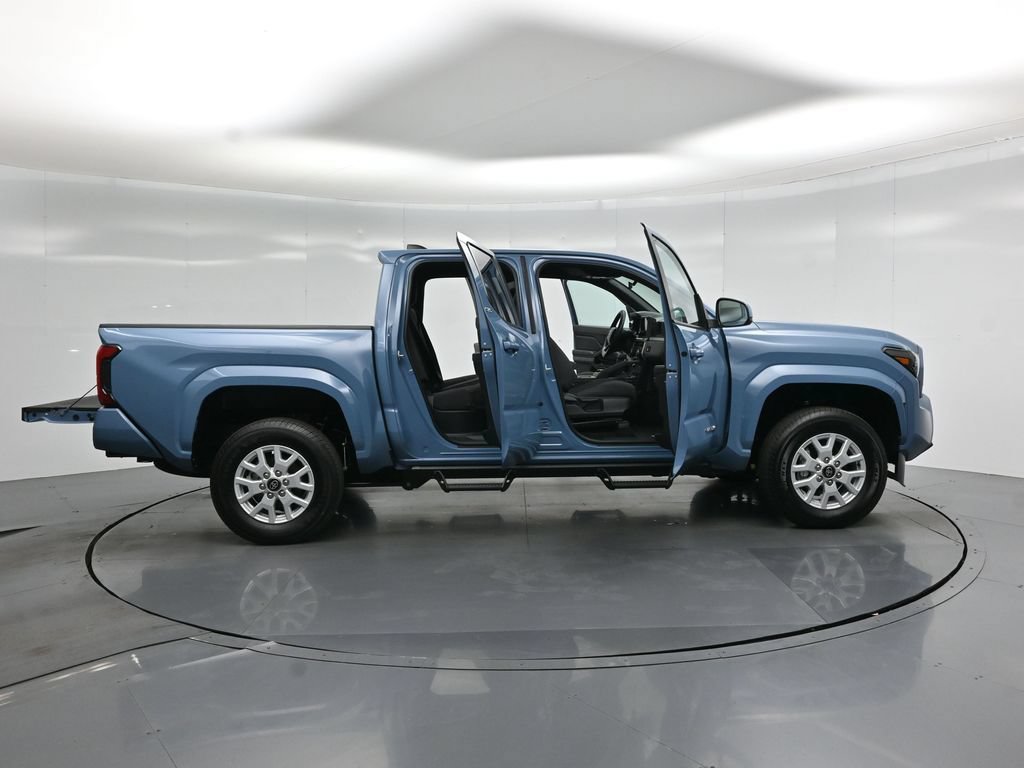 Used 2026 Toyota Tacoma SR5 AWD/4WD image 4