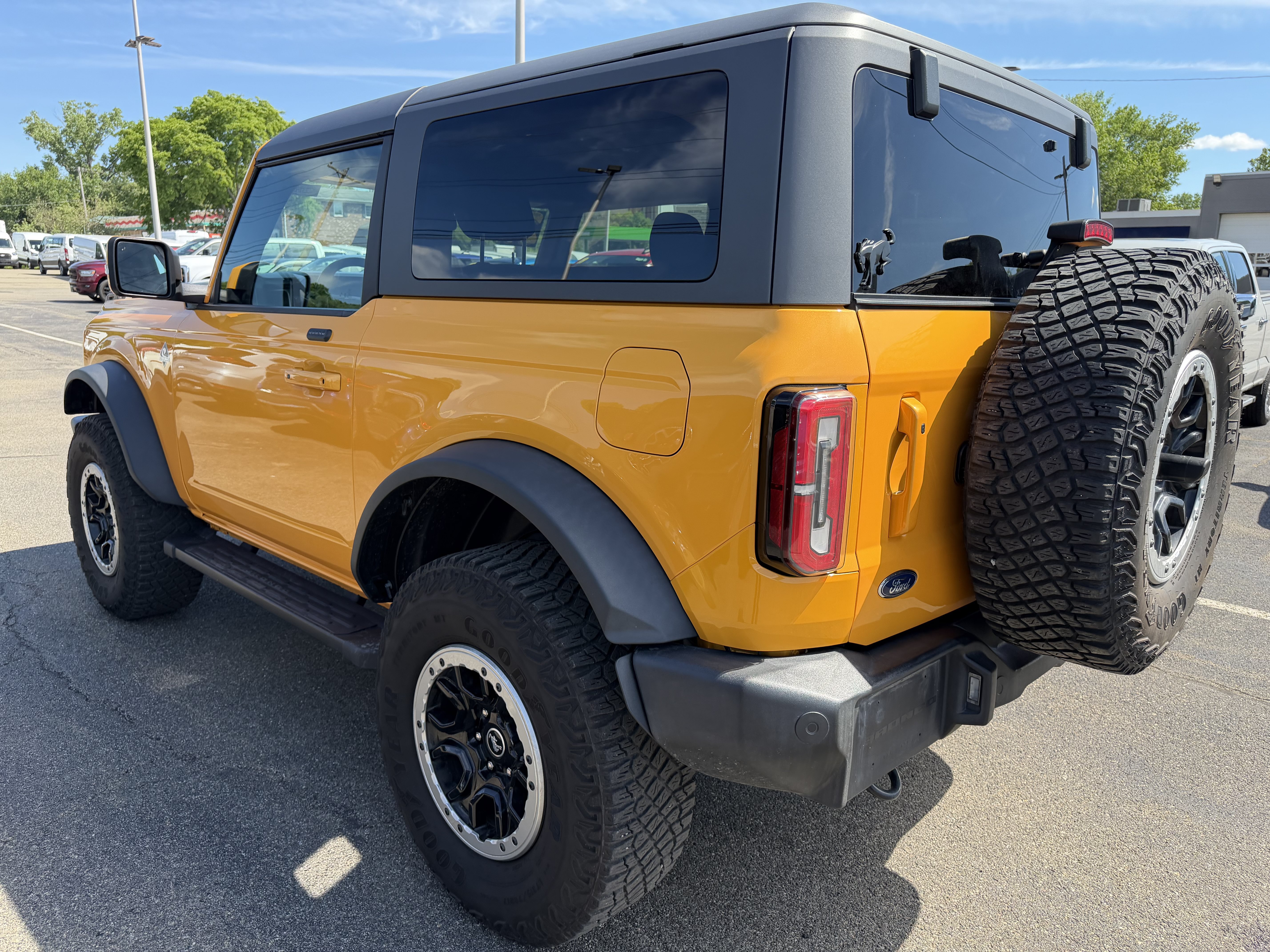 Certified 2021 Ford Bronco Outer Banks w/ Sasquatch Package AWD/4WD image 3