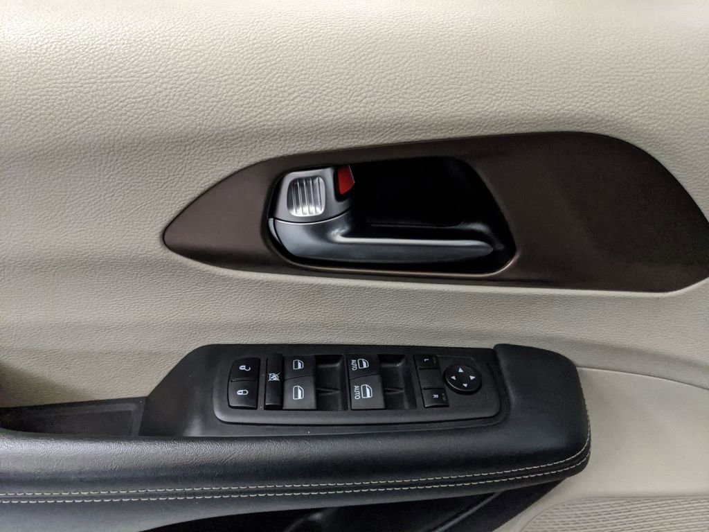 Used 2023 Chrysler Voyager LX image 16