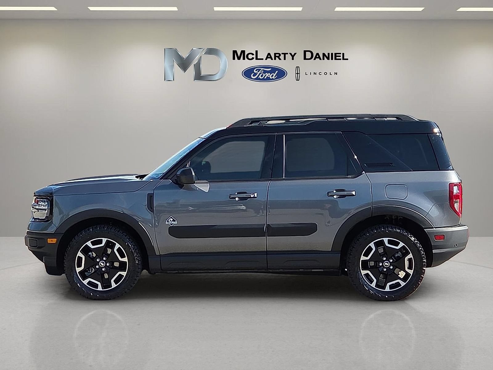 Certified 2022 Ford Bronco Sport Outer Banks w/ Tech Package AWD/4WD image 2