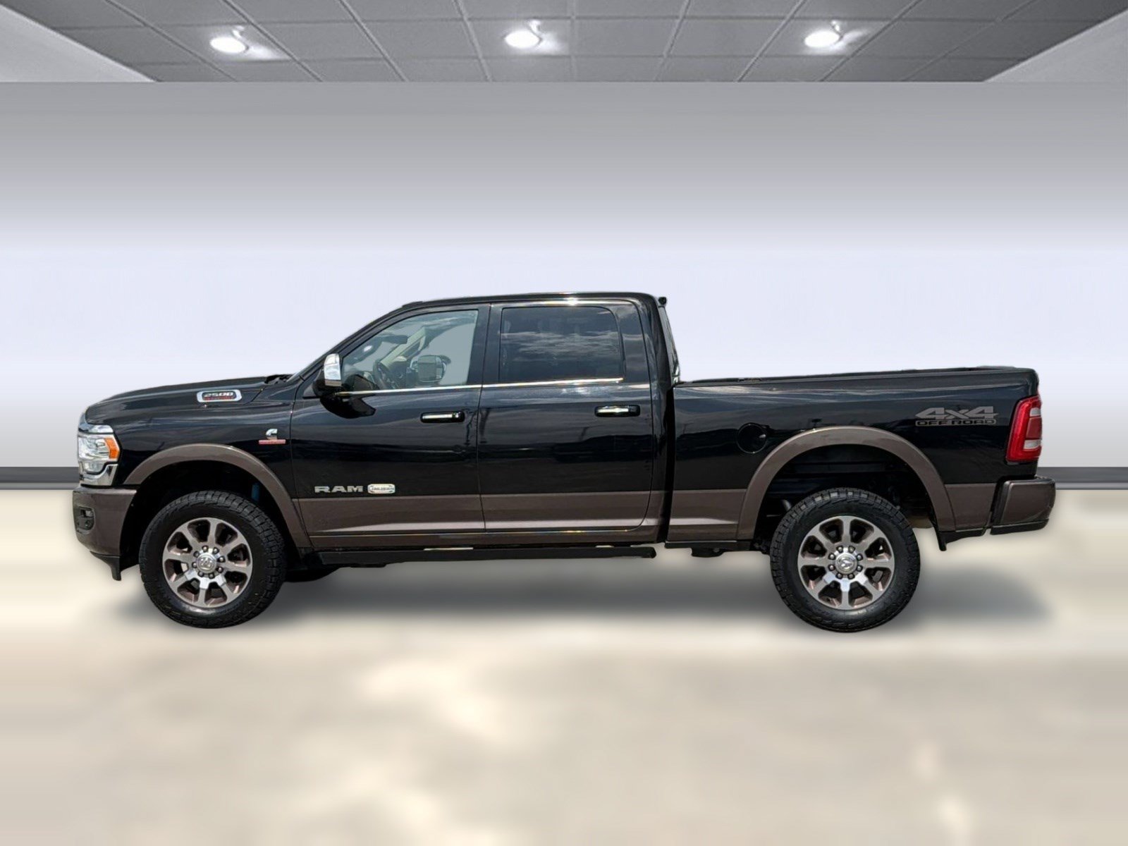 Used 2022 RAM 2500 Limited AWD/4WD image 2