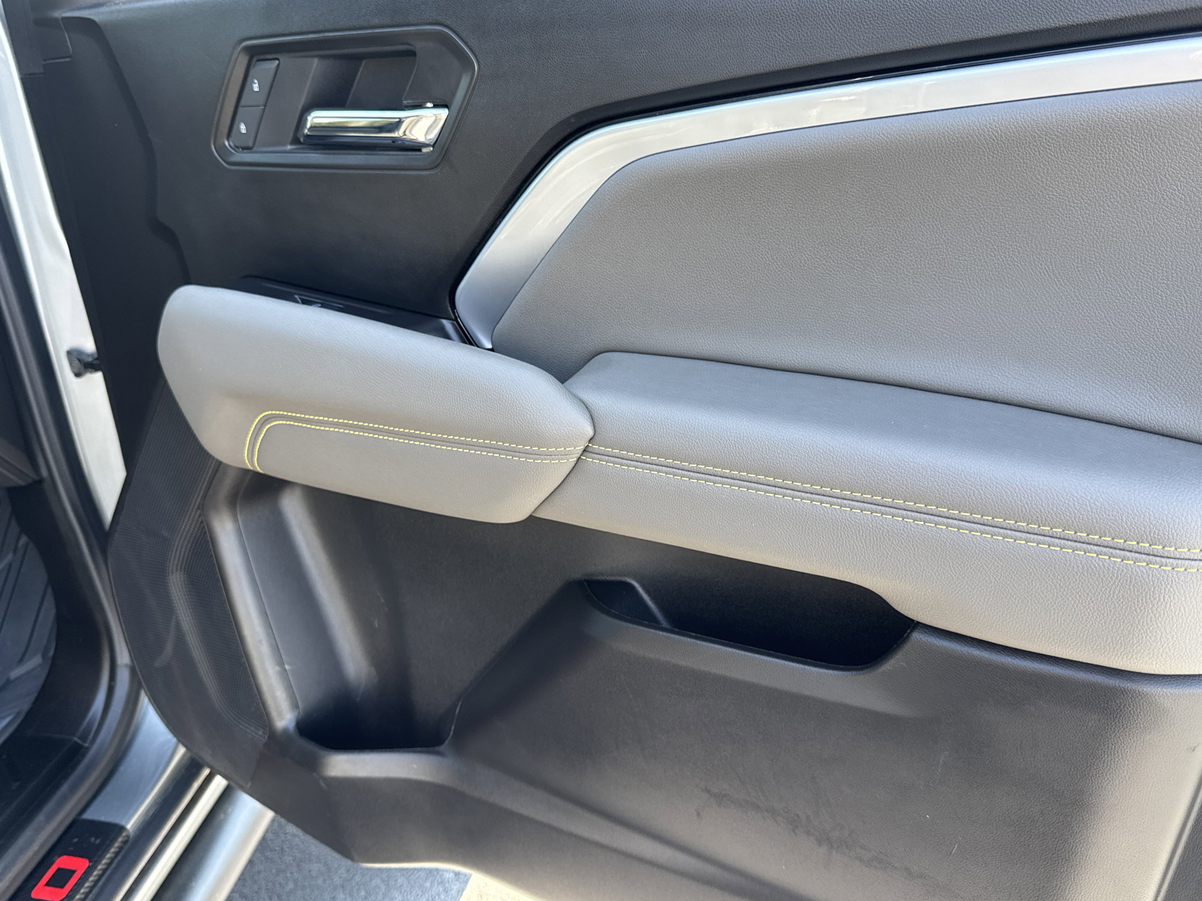 Used 2024 Chevrolet Colorado ZR2 w/ Technology Package image 16