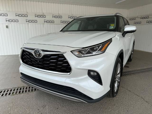 Used 2023 Toyota Highlander Platinum FWD image 30