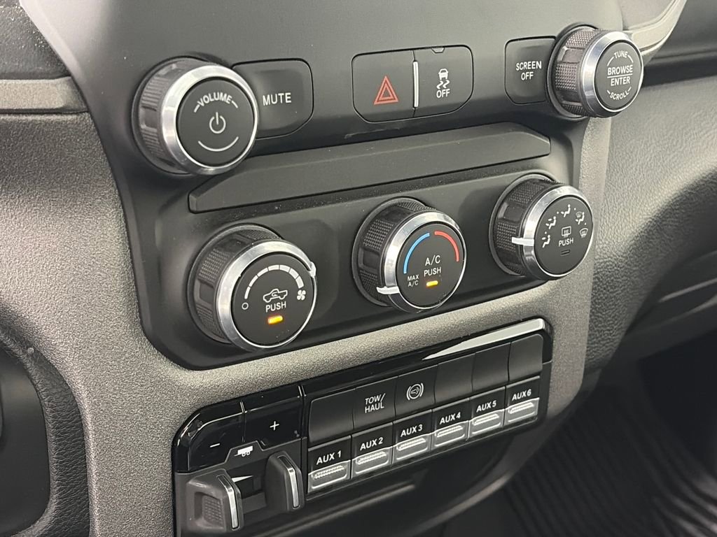 Used 2024 RAM 3500 Tradesman w/ Chrome Appearance Group AWD/4WD image 19