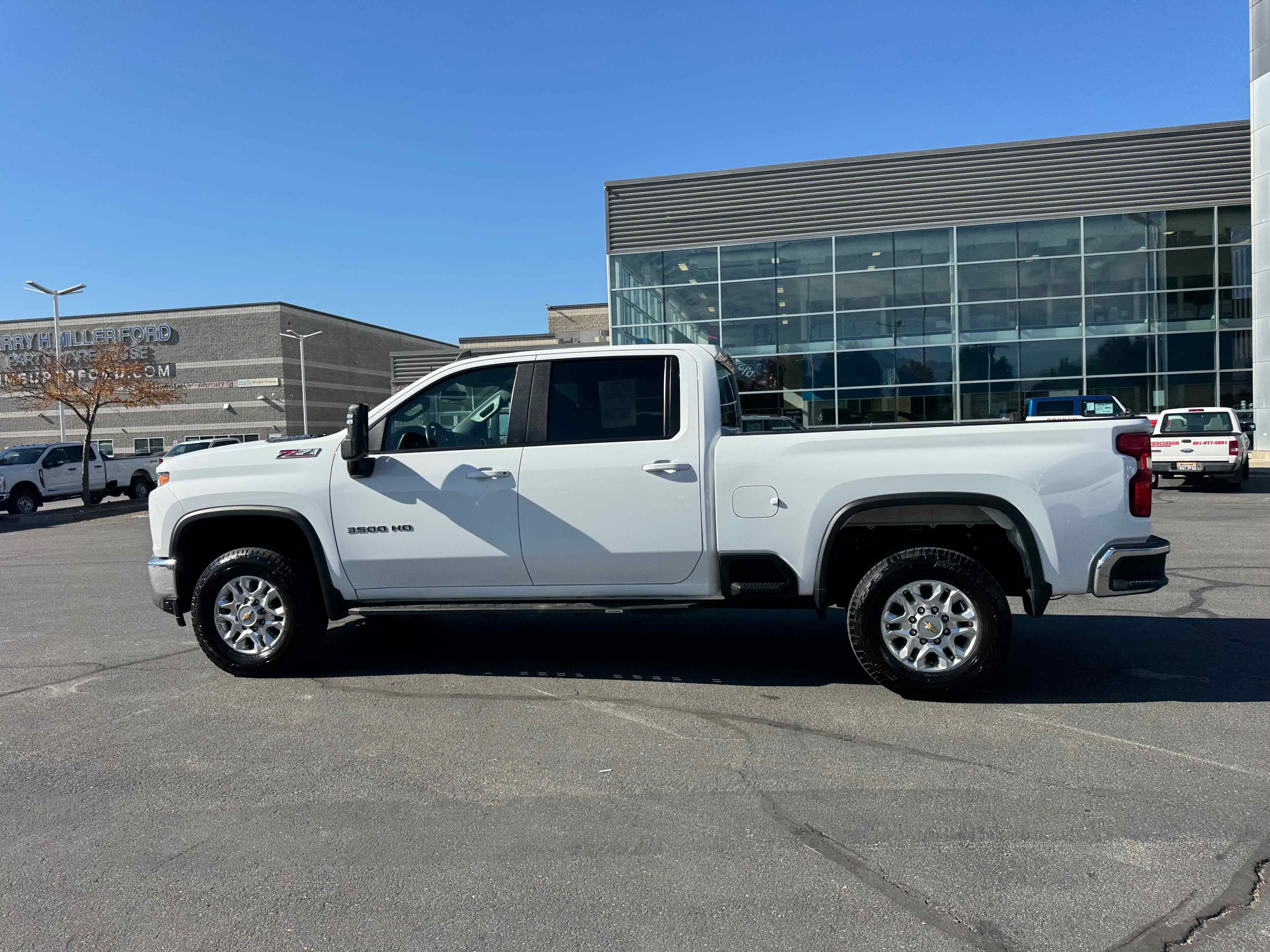 Used 2023 Chevrolet Silverado 3500 LT w/ Gooseneck/5TH Wheel Package image 2