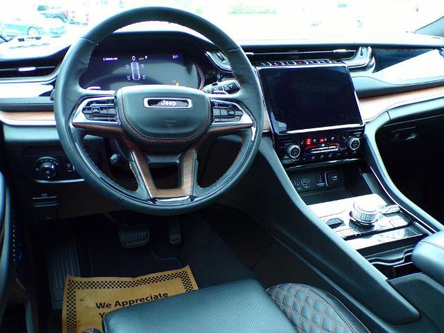 Used 2023 Jeep Grand Cherokee Summit w/ Adv Protech Group IV AWD/4WD image 15