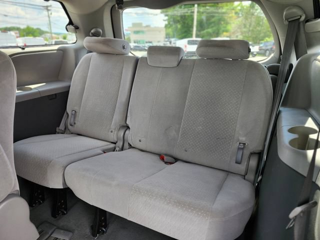 Used 2020 Toyota Sienna LE w/ LE Preferred Package FWD image 17