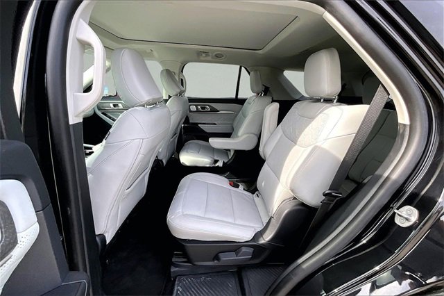 Certified 2025 Ford Explorer Platinum w/ Ultimate Package image 17