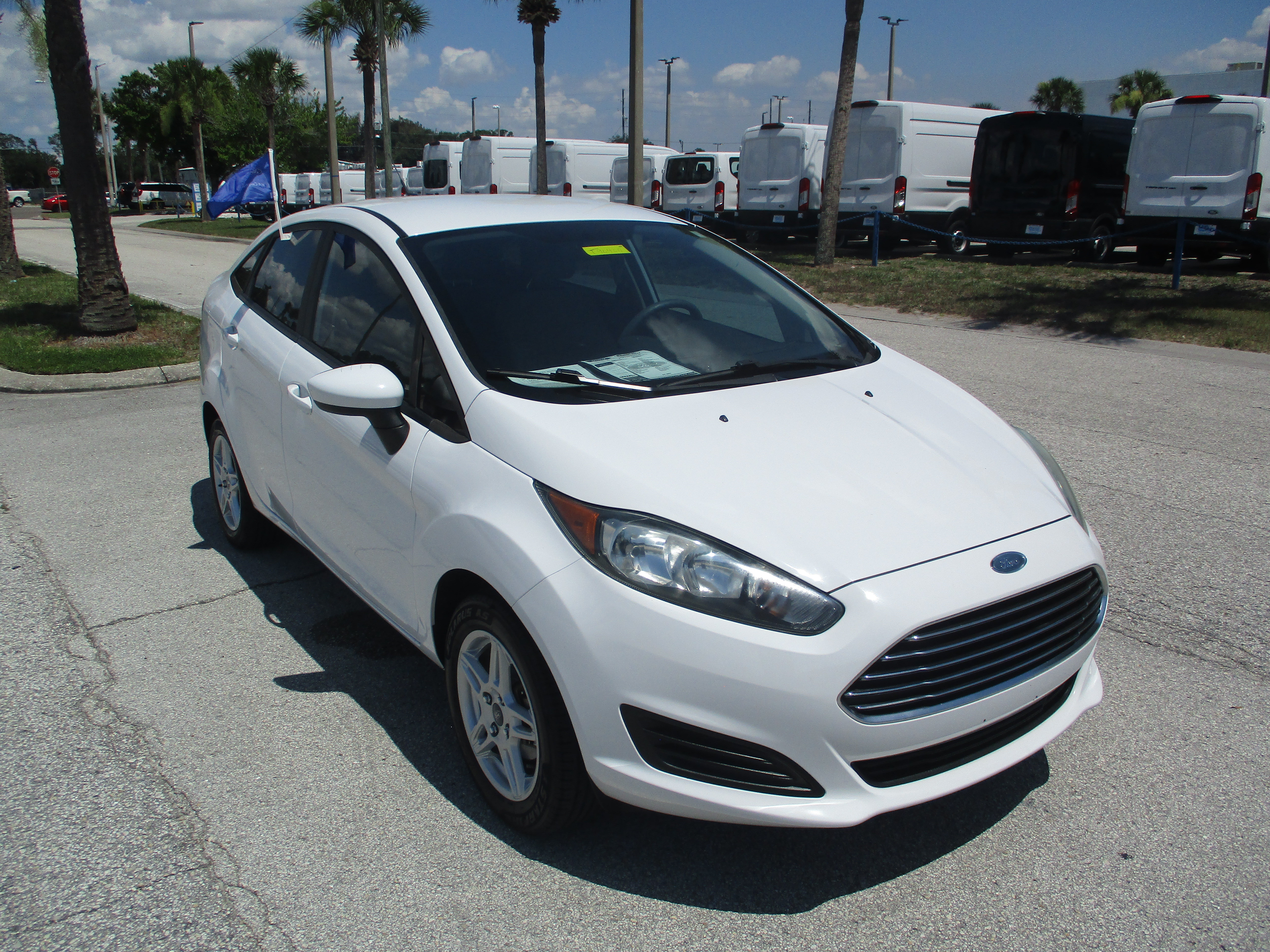 Certified 2018 Ford Fiesta SE FWD image 1