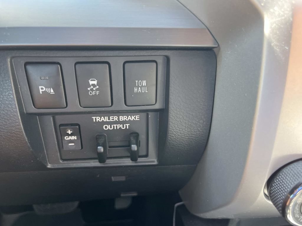 Used 2018 Toyota Tundra Platinum AWD/4WD image 43