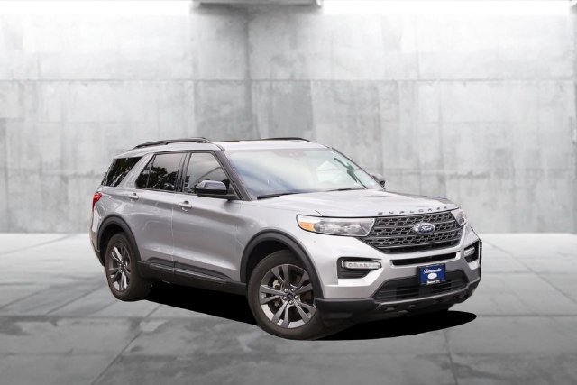 Certified 2023 Ford Explorer XLT w/ Equipment Group 202A AWD/4WD image 2