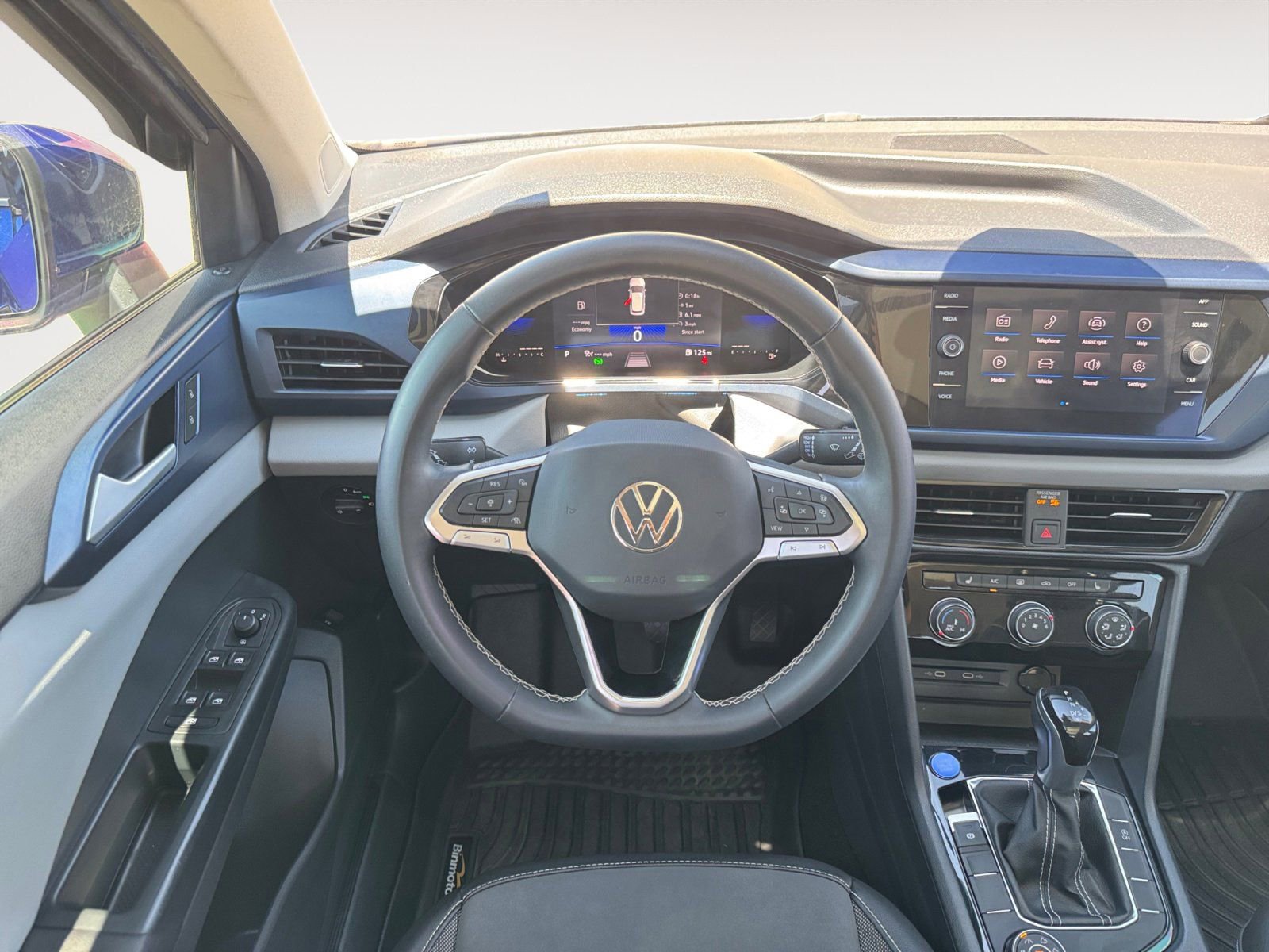 Used 2023 Volkswagen Taos SE AWD/4WD image 12