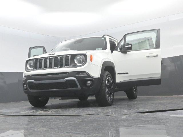 Used 2023 Jeep Renegade Latitude AWD/4WD image 31