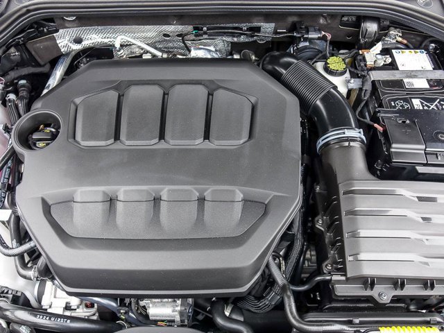 Used 2025 Volkswagen Golf R 2.0T image 32