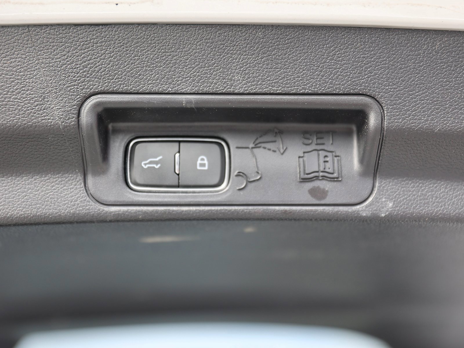 Certified 2022 Ford Explorer XLT w/ Equipment Group 202A image 16