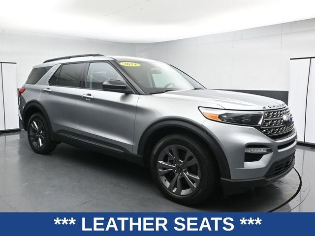 Certified 2024 Ford Explorer XLT w/ Equipment Group 202A AWD/4WD image 3