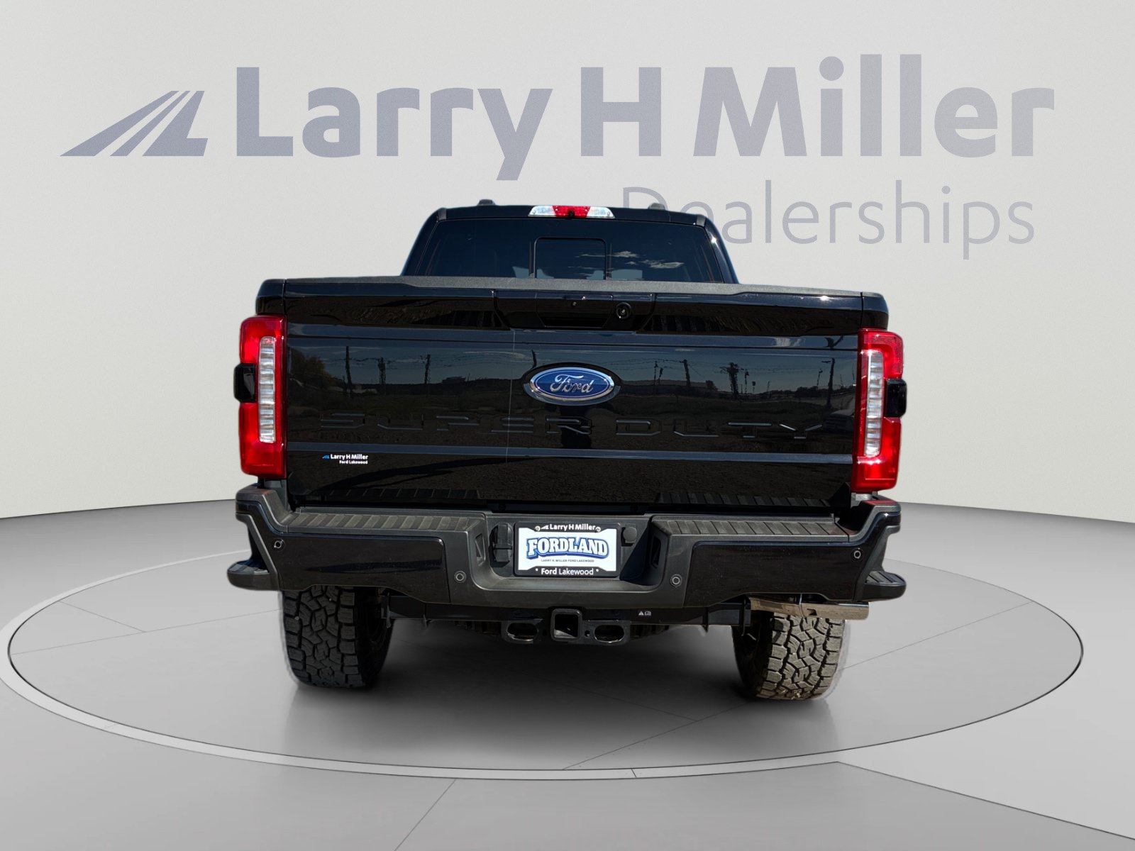 Certified 2024 Ford F250 Lariat w/ Lariat Ultimate Package AWD/4WD image 4