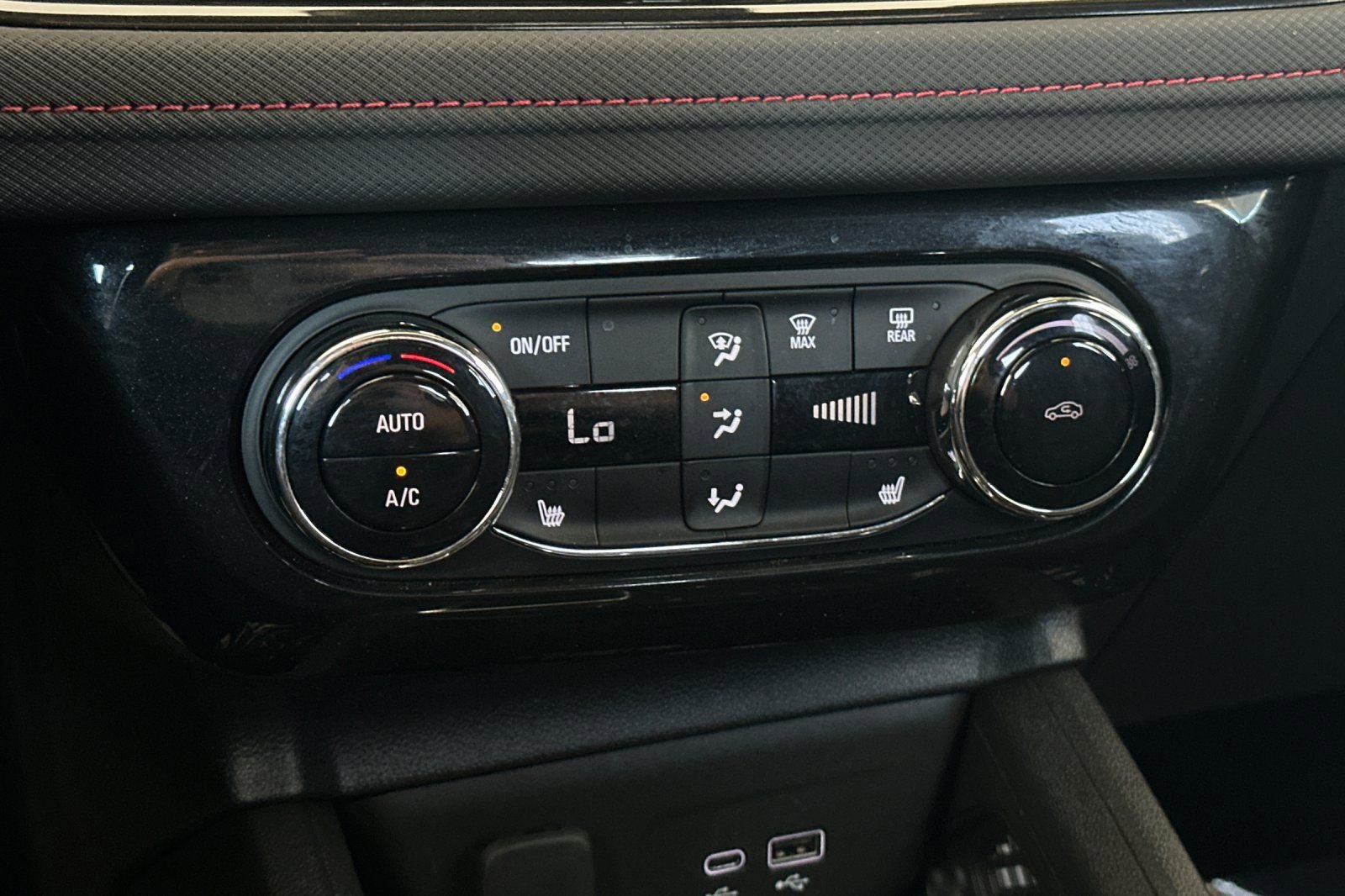 Used 2024 Chevrolet TrailBlazer RS w/ Convenience Package FWD image 19