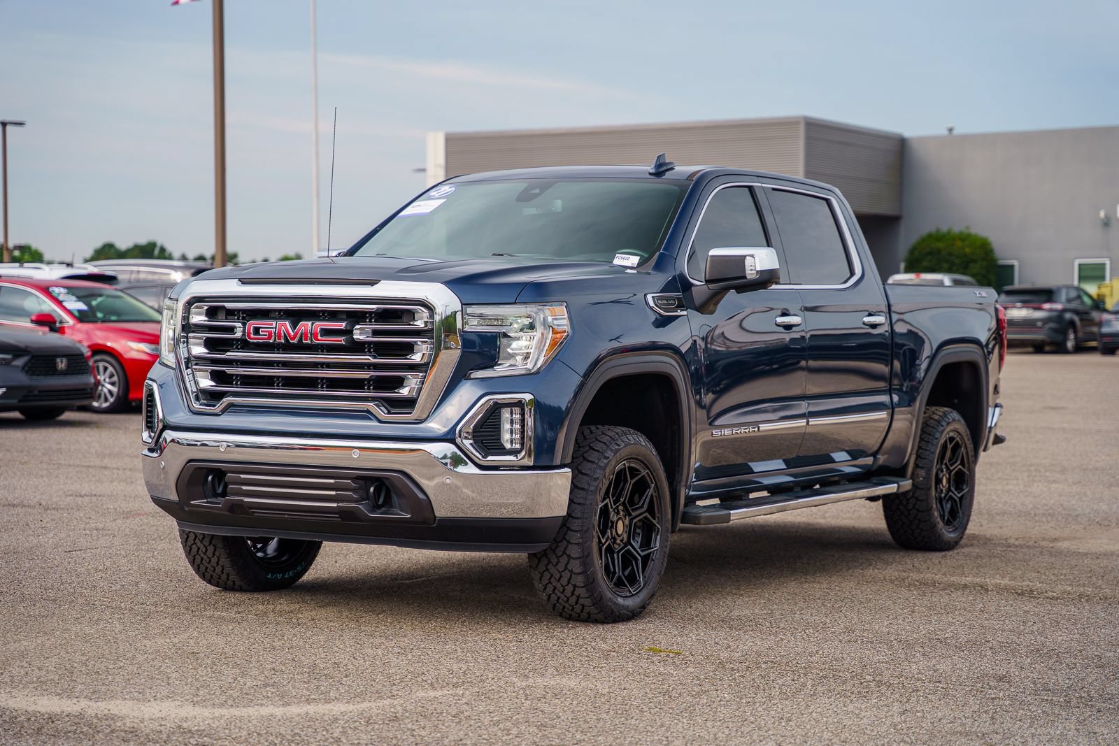 Used 2021 GMC Sierra 1500 SLT w/ SLT Premium Plus Package AWD/4WD image 4