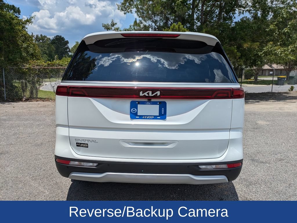 Used 2024 Kia Carnival EX FWD image 5