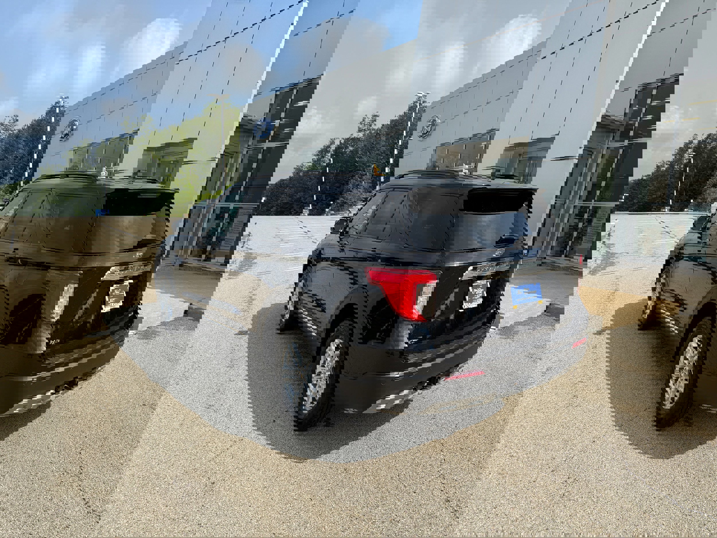 Certified 2023 Ford Explorer XLT w/ Equipment Group 202A image 5